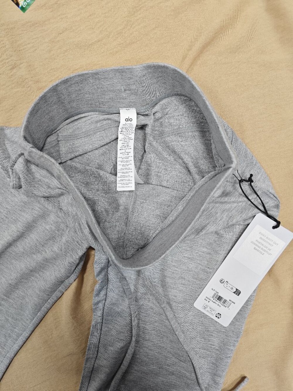 NWT ALO Yoga🧘♂️ Sway Bootcut Sweatpant Heather Grey 👖 Leg-Lengthening - Picture 5 of 8